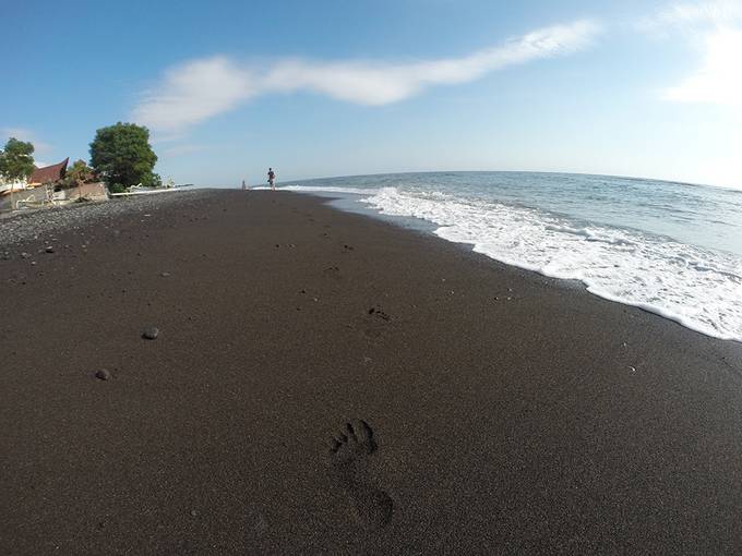 Footprints in the sand Footprints in the sand
