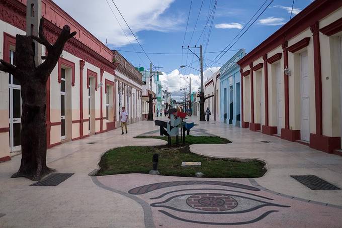 The main shopping street in Bayamo The main shopping street in Bayamo