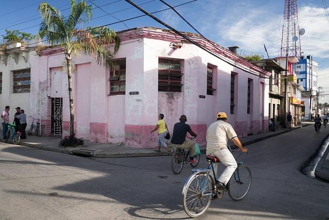 Street life in Bayamo Street life in Bayamo