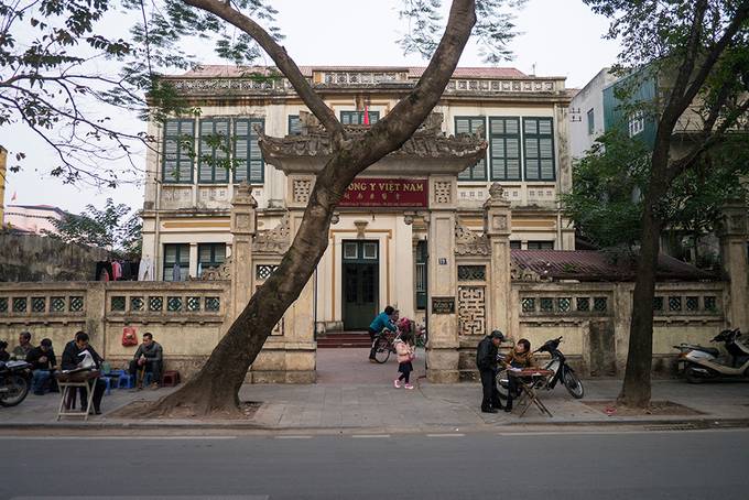 Colonial building Colonial building
