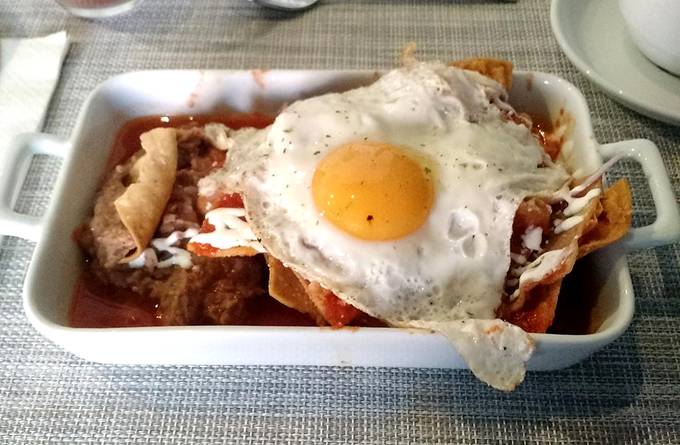 Chilaquiles con huevos Chilaquiles con huevos