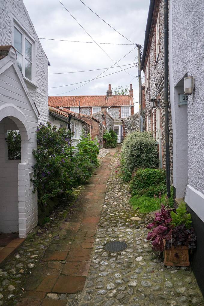 Flint cottages in Blakeney village Flint cottages in Blakeney village