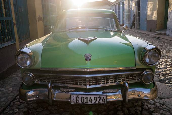 More classic cars! More classic cars!