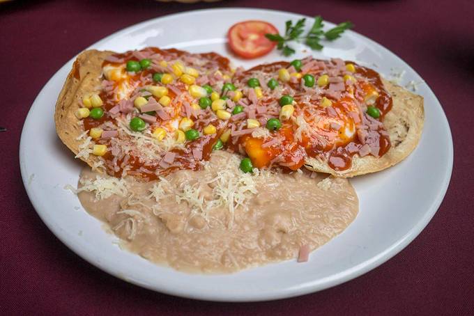 Huevos motuleños Huevos motuleños