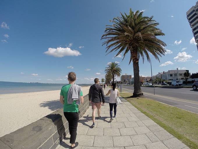 Walking to Port Melbourne Walking to Port Melbourne
