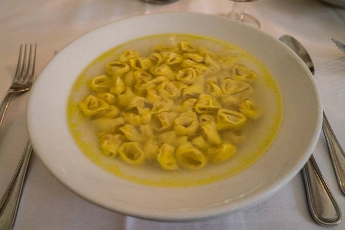 Tortellini en brodo Tortellini en brodo