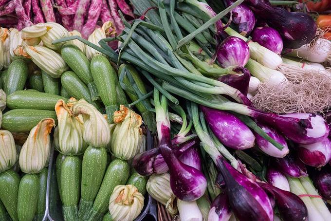 Courgette flowers and onions Courgette flowers and onions